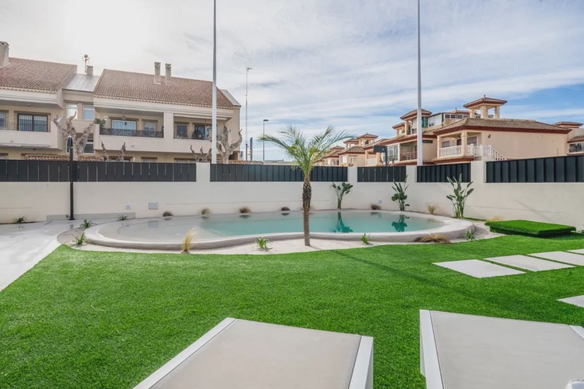 3 bedroom Villa for sale in Roldan with pool - € 415,950 (Ref: 9918505)