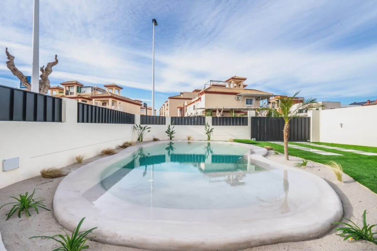 3 bedroom Villa for sale in Roldan with pool - € 415,950 (Ref: 9918505)