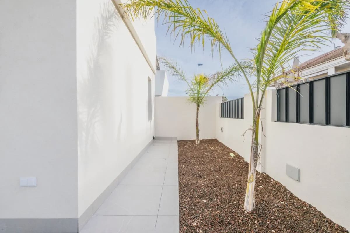 3 bedroom Villa for sale in Roldan with pool - € 415,950 (Ref: 9918505)