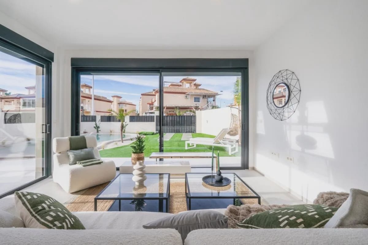 3 bedroom Villa for sale in Roldan with pool - € 415,950 (Ref: 9918505)