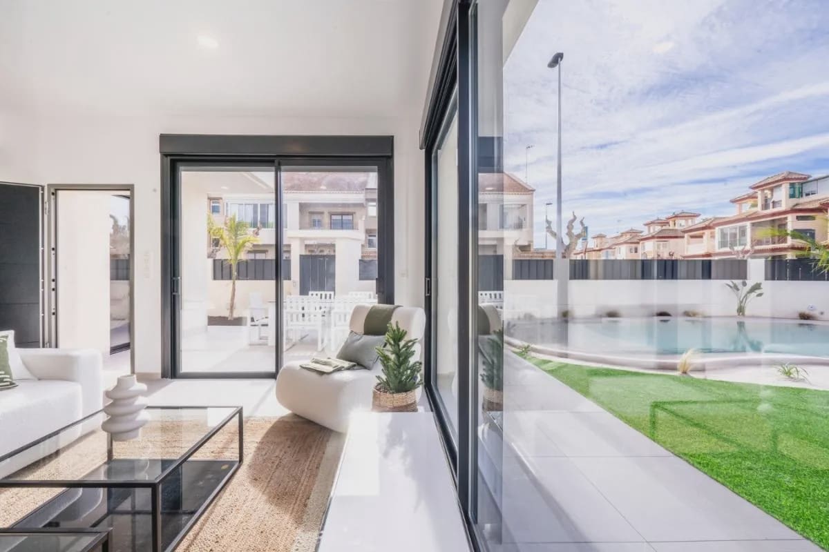 3 bedroom Villa for sale in Roldan with pool - € 415,950 (Ref: 9918505)