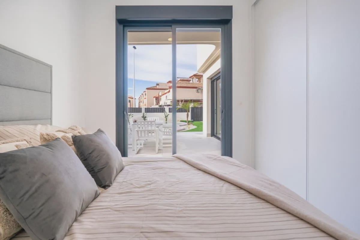 3 bedroom Villa for sale in Roldan with pool - € 415,950 (Ref: 9918505)