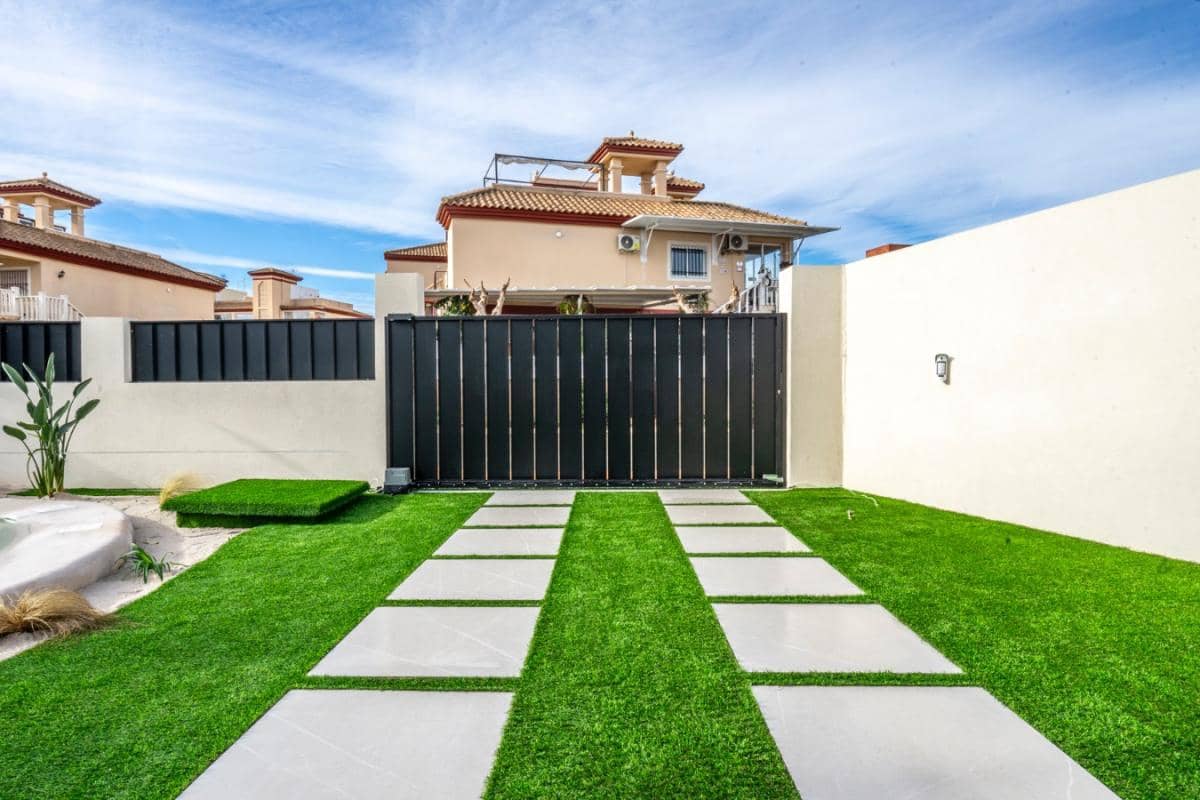 3 bedroom Villa for sale in Roldan with pool - € 415,950 (Ref: 9918505)