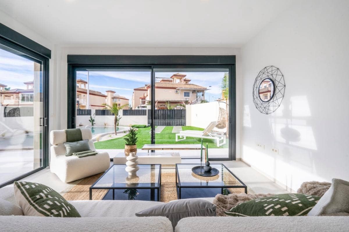3 bedroom Villa for sale in Roldan with pool - € 415,950 (Ref: 9918505)