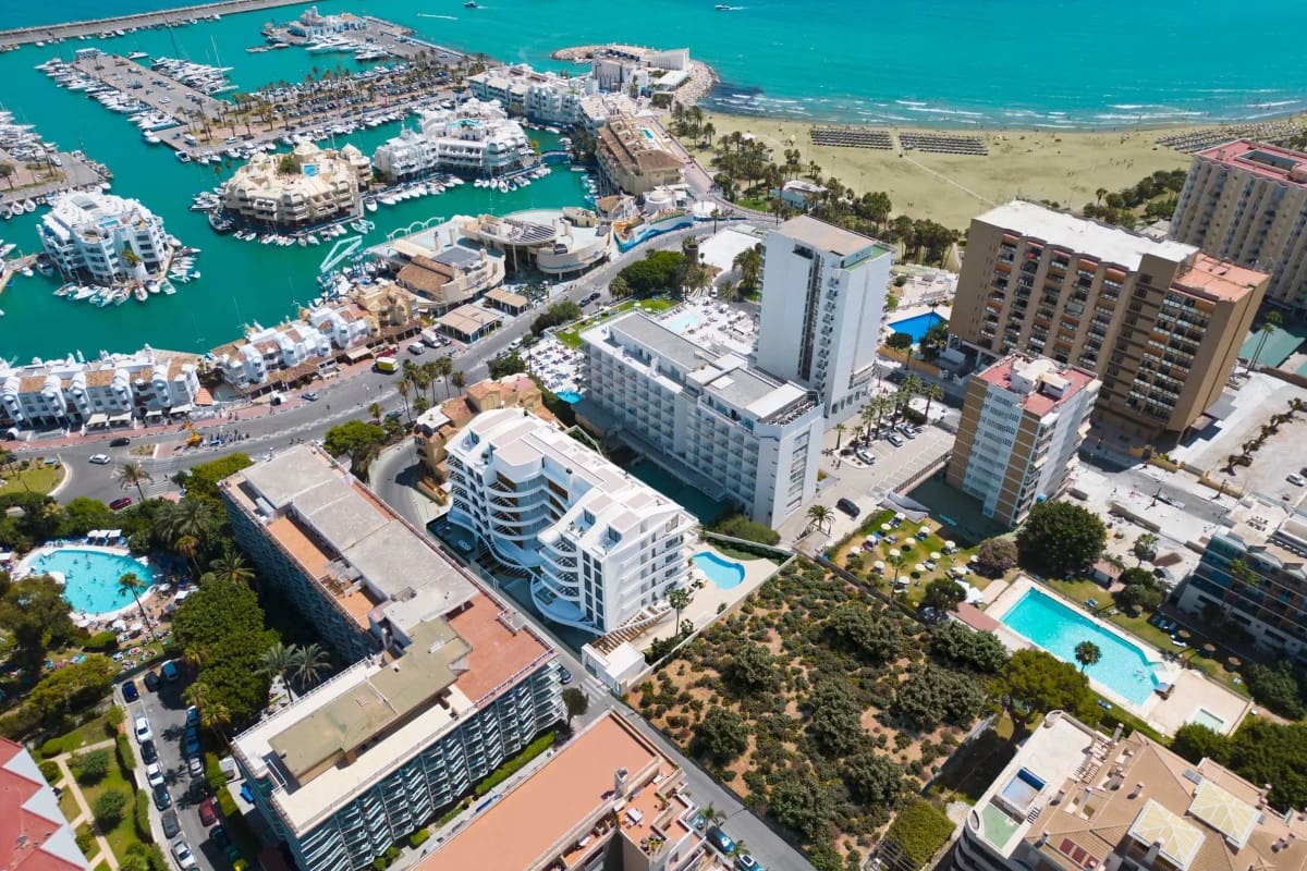2 slaapkamer Appartement te koop in Benalmadena - € 998.000 (Ref: 9918531)