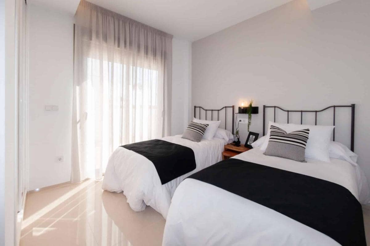 3 sypialnia Willa na sprzedaż w Los Alcazares z basenem - 479 951 € (Ref: 9920702)