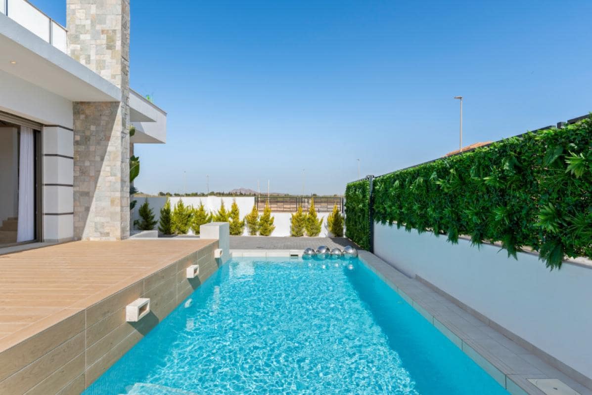 3 sypialnia Willa na sprzedaż w Los Alcazares z basenem - 479 951 € (Ref: 9920702)