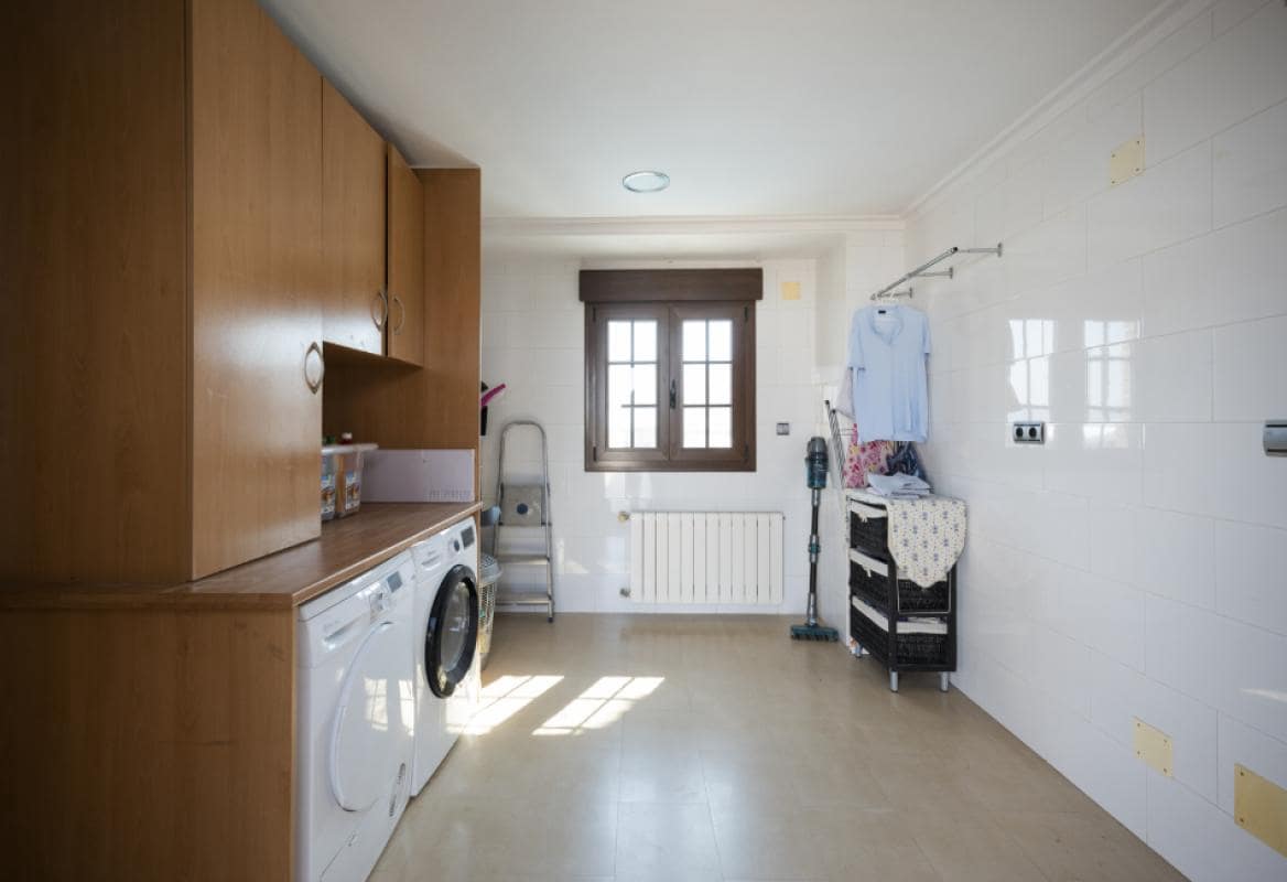 Chalet de 4 habitaciones en Avileses en venta con piscina garaje - 1.350.000 € (Ref: 9920703)