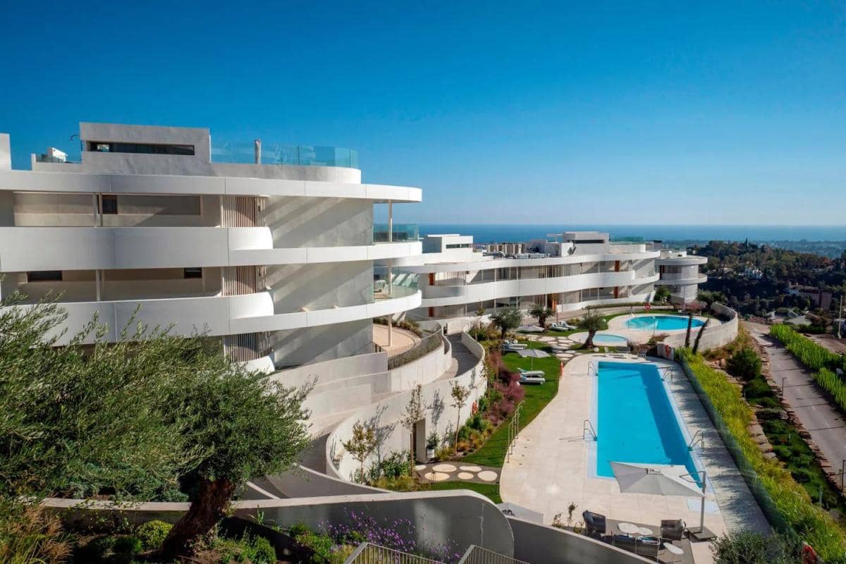 Apartamento de 2 habitaciones en Benahavís en venta con piscina - 899.000 € (Ref: 9920727)