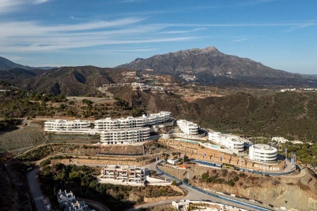 Apartamento de 2 habitaciones en La Quinta, Benahavís en venta con piscina - 899.000 € (Ref: 9920727)