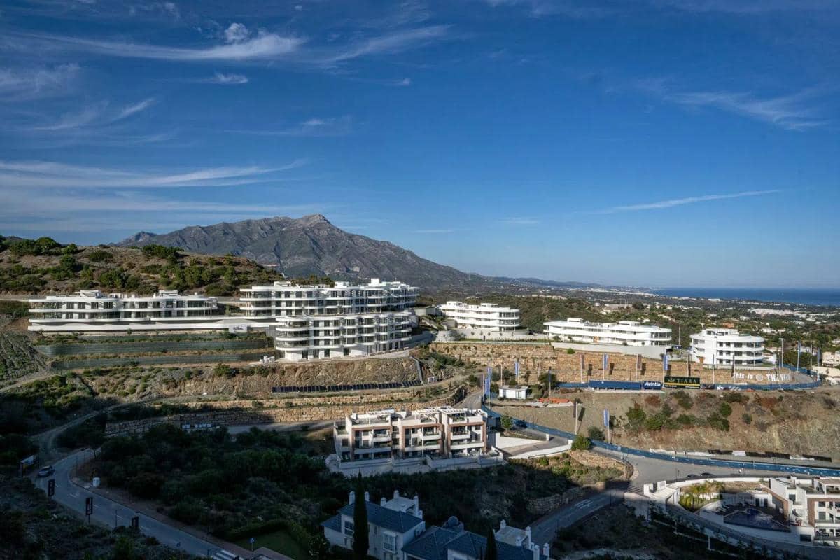 Apartamento de 2 habitaciones en Benahavís en venta con piscina - 899.000 € (Ref: 9920727)
