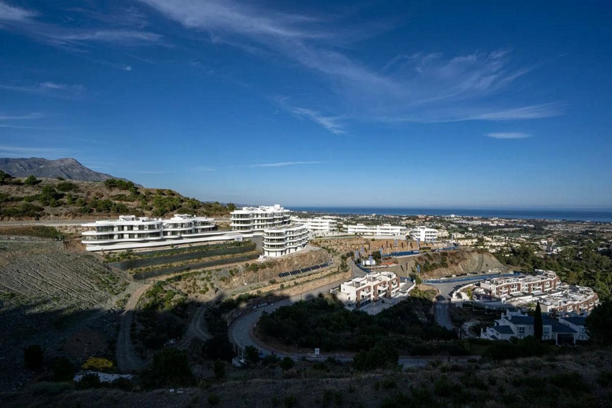 Apartamento de 2 habitaciones en Benahavís en venta con piscina - 899.000 € (Ref: 9920727)