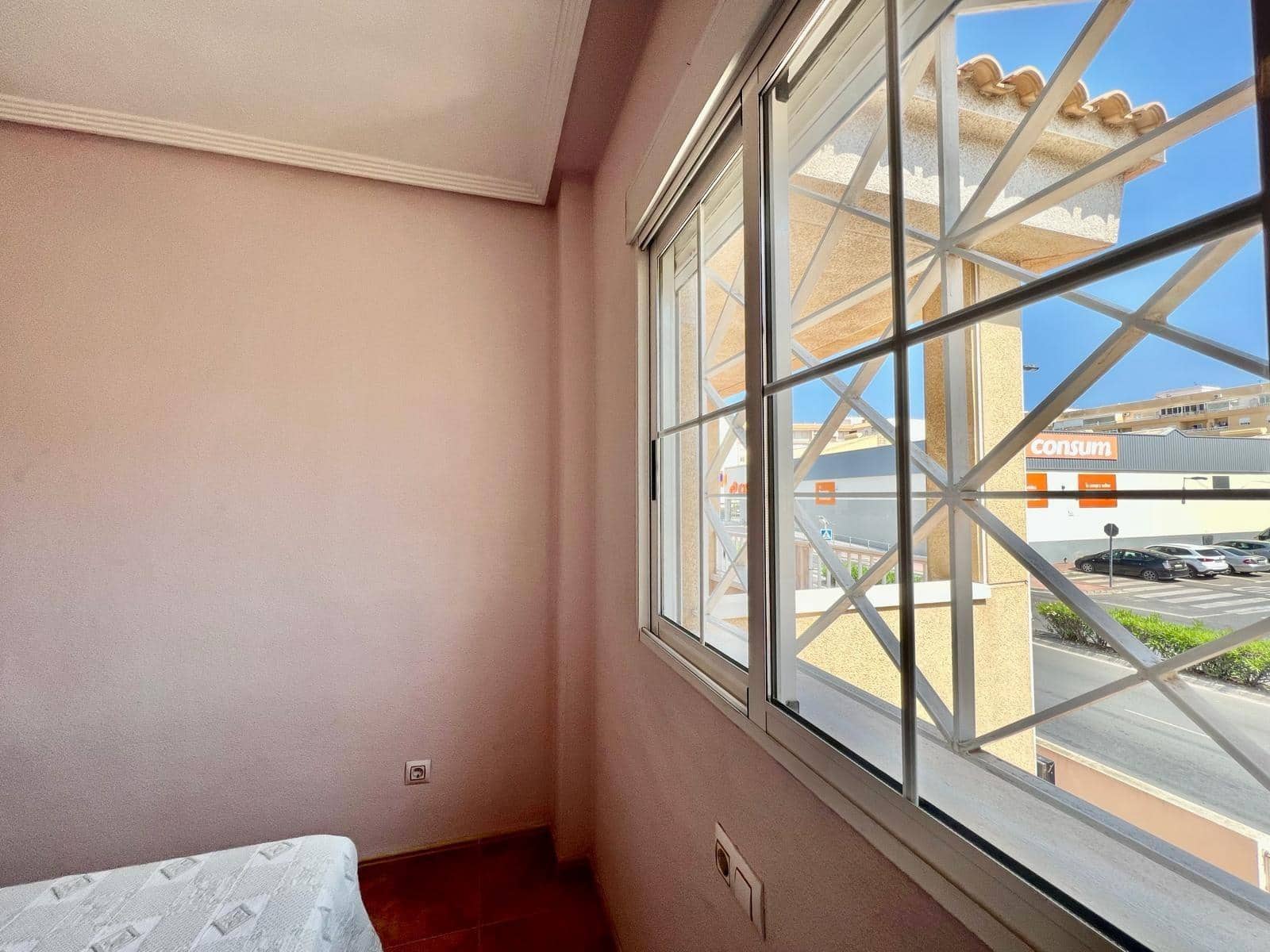 2 soverom Bungalow til salgs i Torrevieja med svømmebasseng - € 149 900 (Ref: 9924829)
