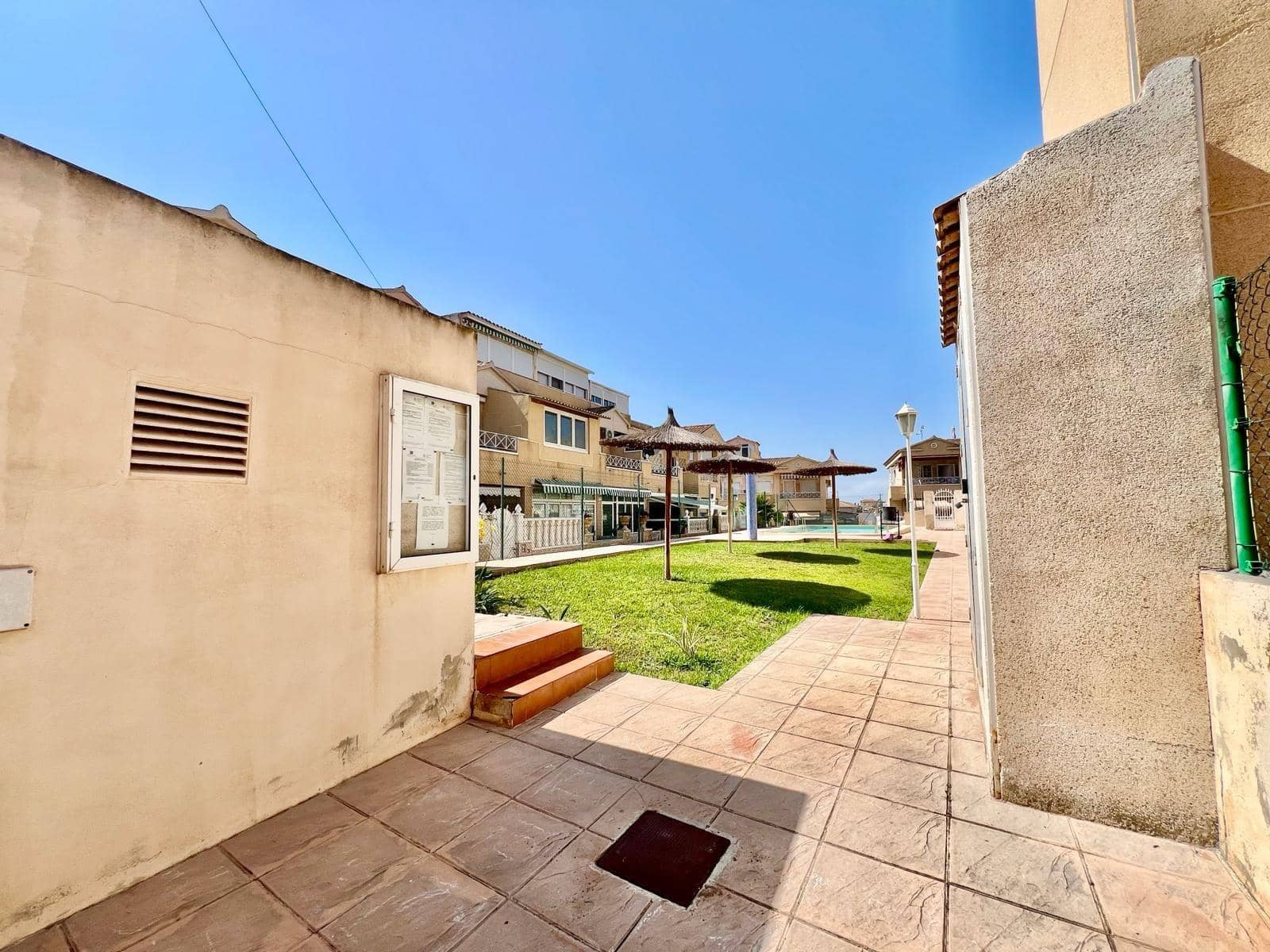 2 soverom Bungalow til salgs i Torrevieja med svømmebasseng - € 149 900 (Ref: 9924829)