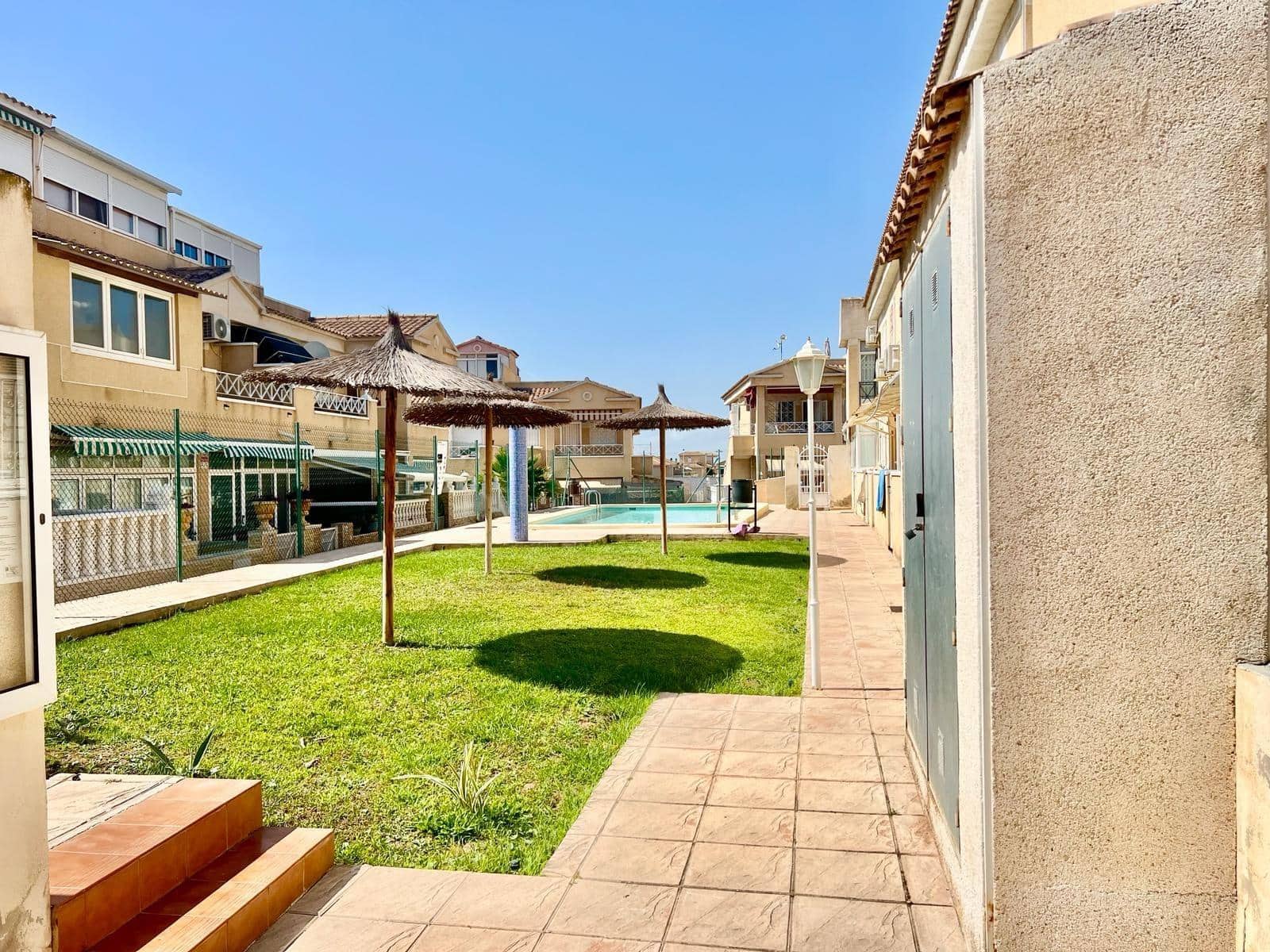 2 soverom Bungalow til salgs i Torrevieja med svømmebasseng - € 149 900 (Ref: 9924829)