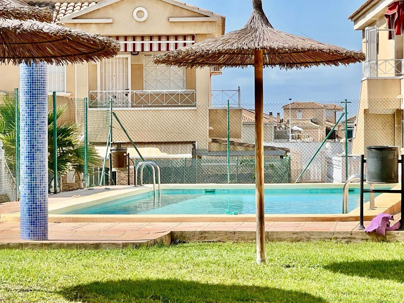 2 soverom Bungalow til salgs i Torrevieja med svømmebasseng - € 149 900 (Ref: 9924829)
