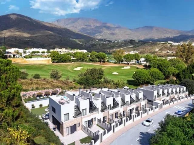 3 soverom Hus til salgs i La Cala Golf - Lagar Martell, Mijas med svømmebasseng - € 612 000 (Ref: 9930966)