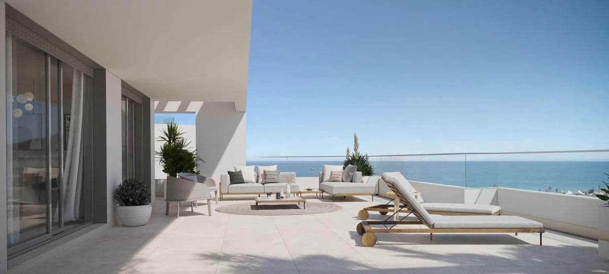 Apartamento de 2 habitaciones en Estepona en venta con piscina - 555.000 € (Ref: 9931583)
