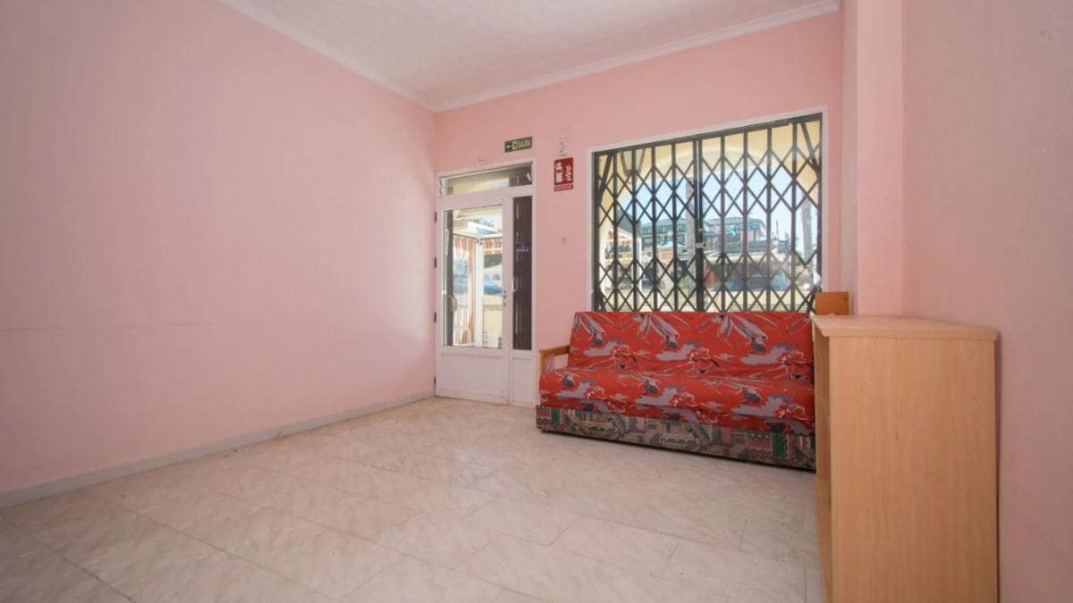 Comercial para venda em Torrevieja - 102 260 € (Ref: 9931847)