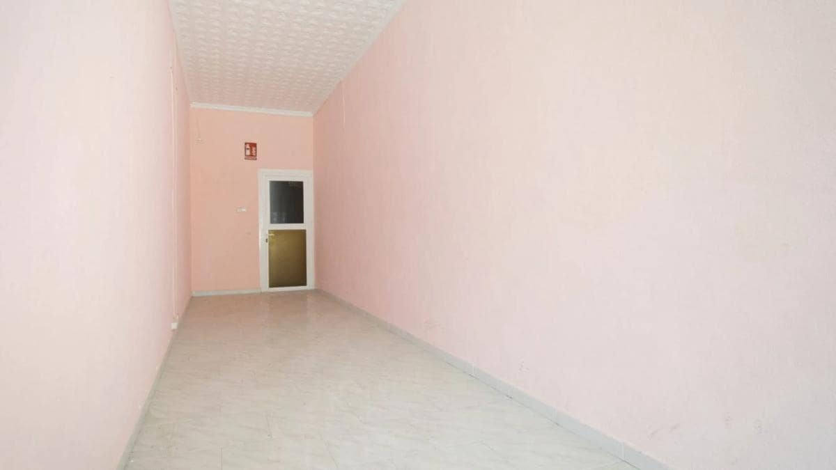 Comercial para venda em Torrevieja - 102 260 € (Ref: 9931855)