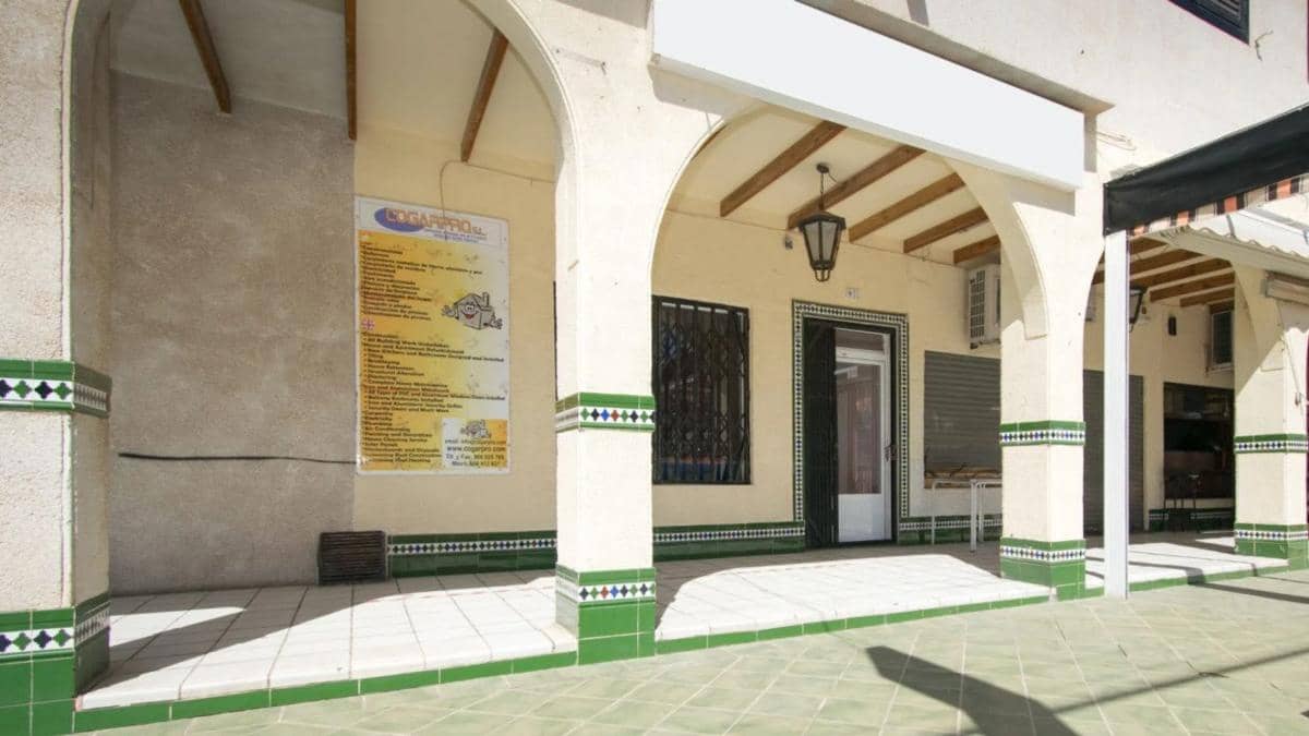 Comercial para venda em Torrevieja - 102 260 € (Ref: 9931855)