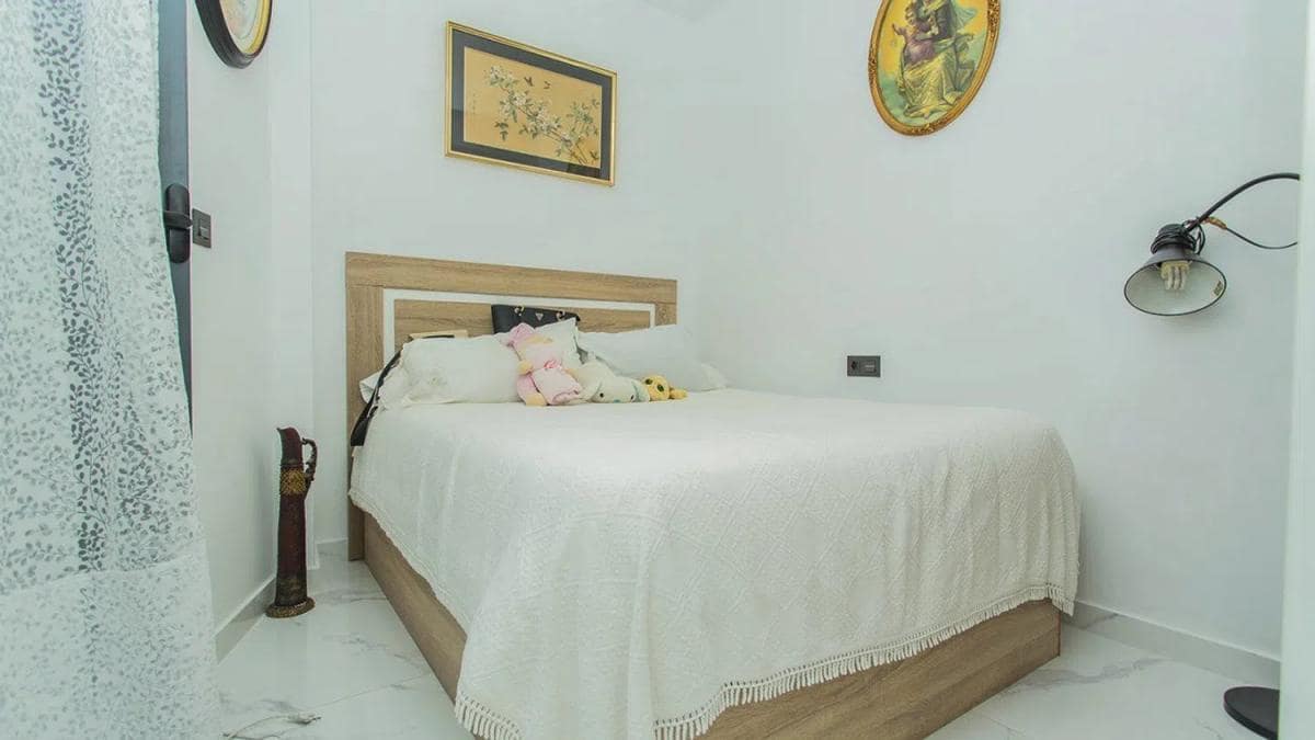 3 makuuhuone Huoneisto myytävänä paikassa Torrevieja mukana uima-altaan - 308 500 € (Ref: 9931866)
