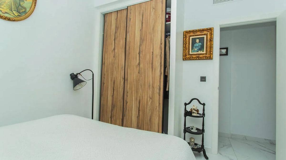 3 makuuhuone Huoneisto myytävänä paikassa Torrevieja mukana uima-altaan - 308 500 € (Ref: 9931866)