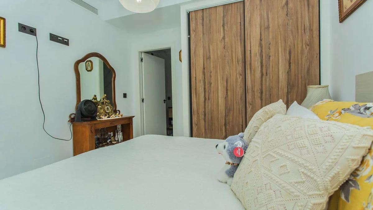 3 makuuhuone Huoneisto myytävänä paikassa Torrevieja mukana uima-altaan - 308 500 € (Ref: 9931866)