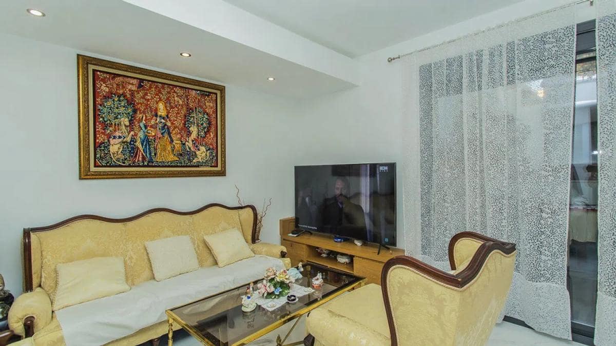 3 makuuhuone Huoneisto myytävänä paikassa Torrevieja mukana uima-altaan - 308 500 € (Ref: 9931866)