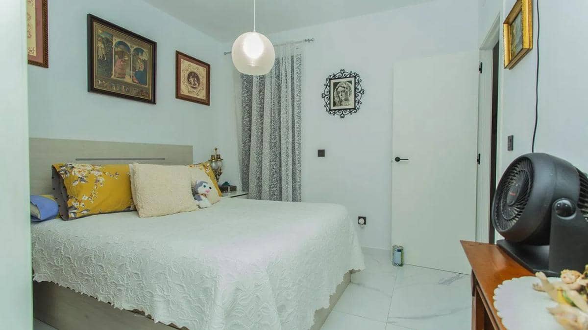 3 makuuhuone Huoneisto myytävänä paikassa Torrevieja mukana uima-altaan - 308 500 € (Ref: 9931866)