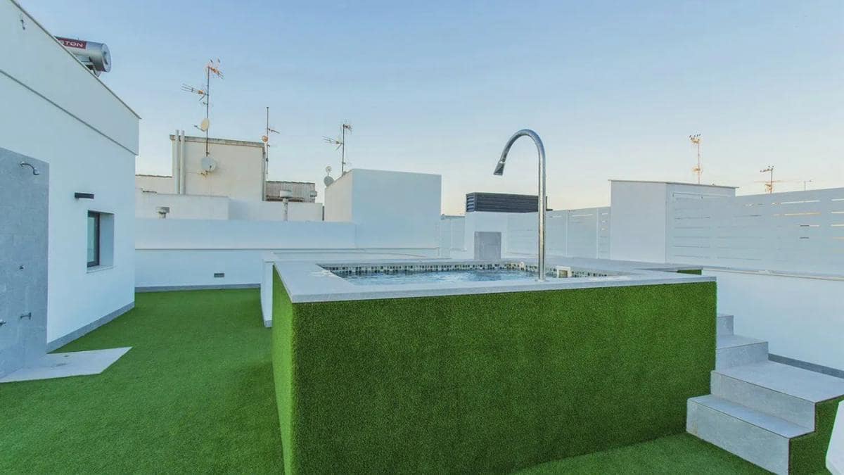 3 makuuhuone Huoneisto myytävänä paikassa Torrevieja mukana uima-altaan - 308 500 € (Ref: 9931866)