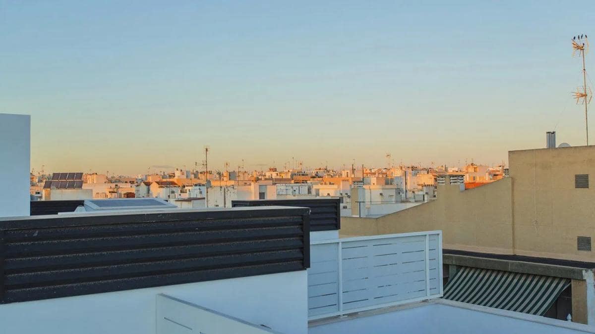 3 makuuhuone Huoneisto myytävänä paikassa Torrevieja mukana uima-altaan - 308 500 € (Ref: 9931866)