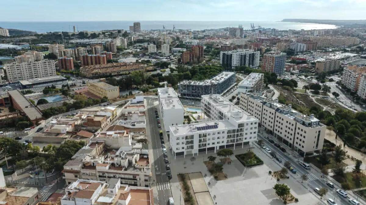2 soveværelse Lejlighed til salg i Alicante by med swimmingpool - € 265.500 (Ref: 9931911)