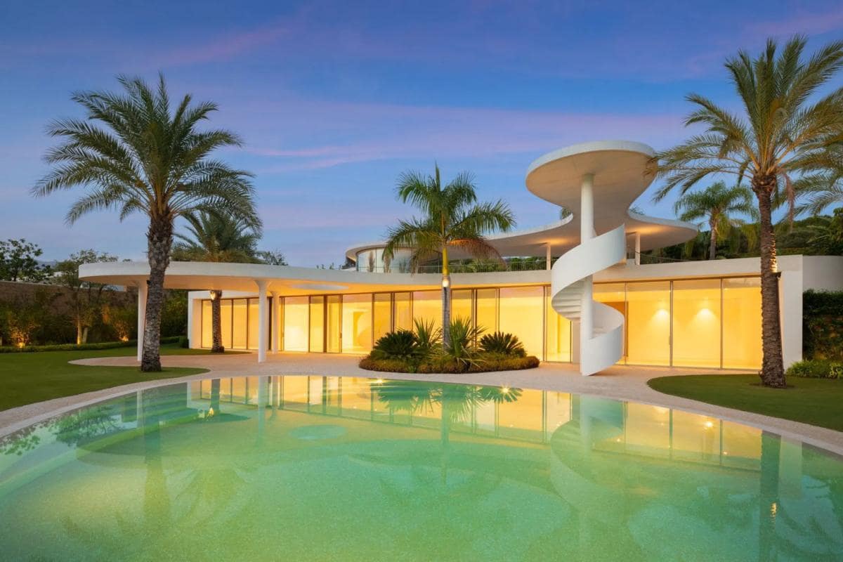 4 bedroom Villa for sale in Casares with pool garage - € 5,750,000 (Ref: 9934542)