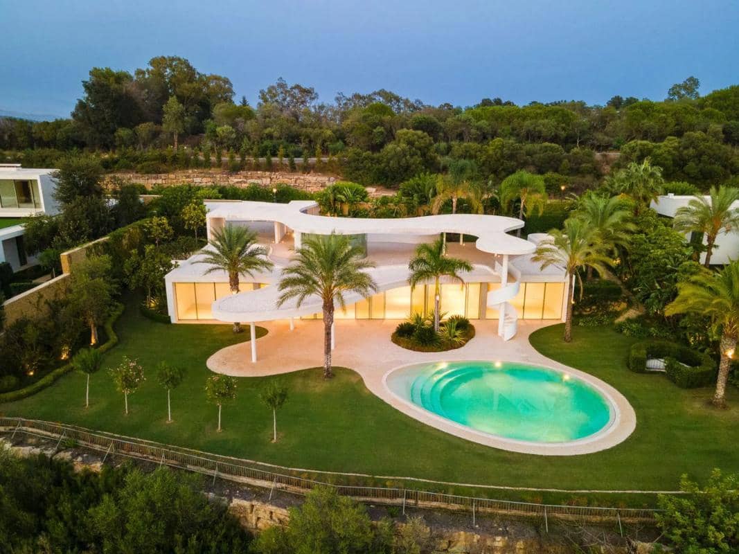 4 bedroom Villa for sale in Casares with pool garage - € 5,750,000 (Ref: 9934542)