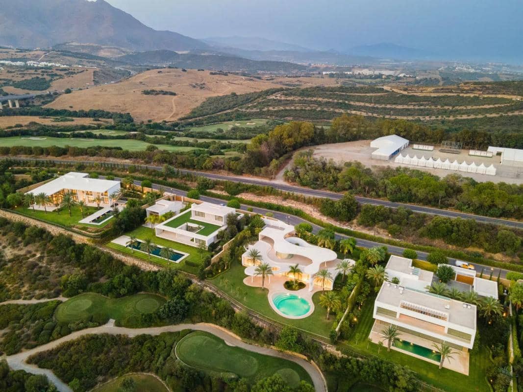 4 bedroom Villa for sale in Casares with pool garage - € 5,750,000 (Ref: 9934542)