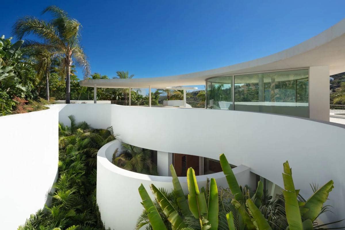 4 bedroom Villa for sale in Casares with pool garage - € 5,750,000 (Ref: 9934542)