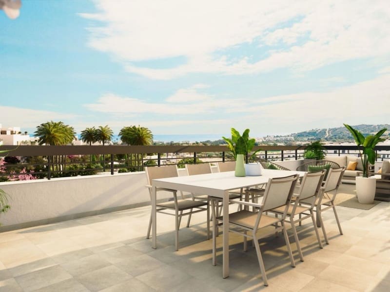 Apartamento de 2 habitaciones en Estepona en venta con piscina garaje - 483.000 € (Ref: 9940629)