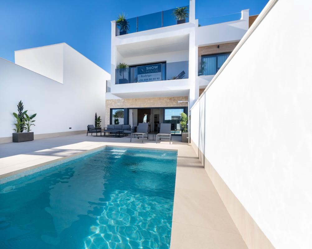 4 slaapkamer Villa te koop in San Pedro del Pinatar met zwembad - € 890.000 (Ref: 9941098)