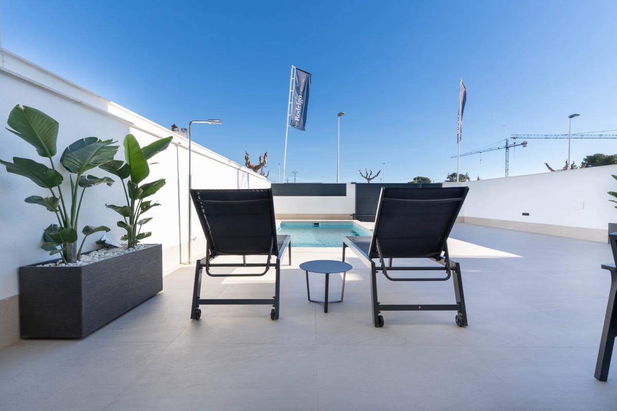 4 slaapkamer Villa te koop in San Pedro del Pinatar met zwembad - € 890.000 (Ref: 9941098)