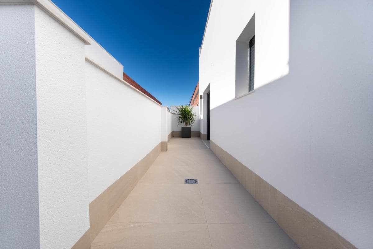 4 slaapkamer Villa te koop in San Pedro del Pinatar met zwembad - € 890.000 (Ref: 9941098)
