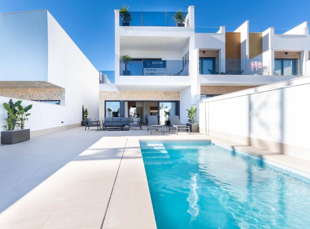 4 slaapkamer Villa te koop in San Pedro del Pinatar met zwembad - € 890.000 (Ref: 9941098)