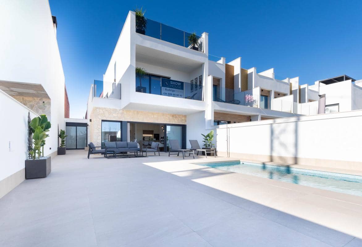 4 slaapkamer Villa te koop in San Pedro del Pinatar met zwembad - € 890.000 (Ref: 9941098)