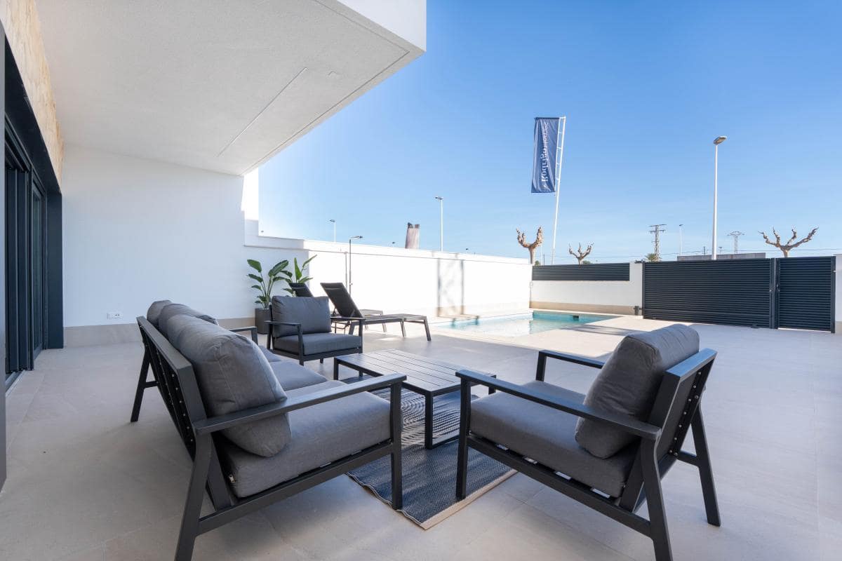 4 slaapkamer Villa te koop in San Pedro del Pinatar met zwembad - € 890.000 (Ref: 9941098)