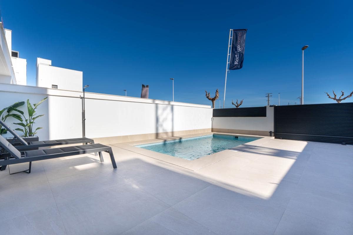 4 slaapkamer Villa te koop in San Pedro del Pinatar met zwembad - € 890.000 (Ref: 9941098)