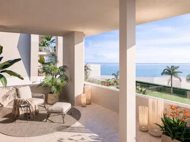 Apartamento de 2 habitaciones en Las Gaviotas  - Carvajal, Fuengirola en venta con piscina - 567.000 € (Ref: 9941102)