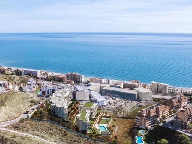 Apartamento de 2 habitaciones en Las Gaviotas  - Carvajal, Fuengirola en venta con piscina - 567.000 € (Ref: 9941102)