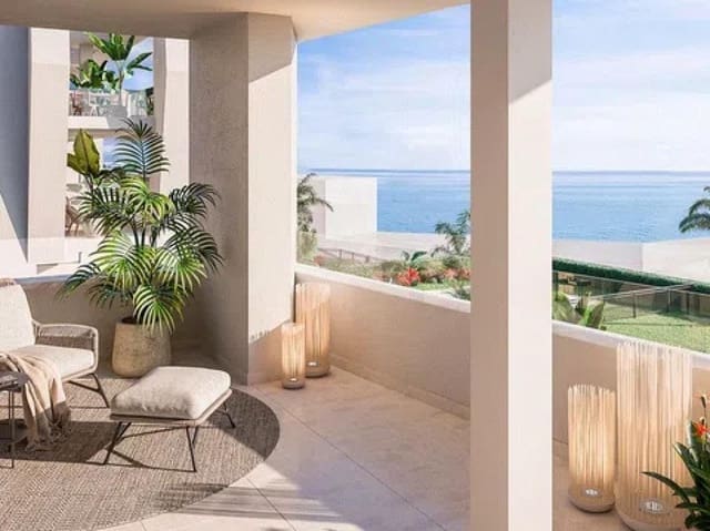 Apartamento de 2 habitaciones en Las Gaviotas  - Carvajal, Fuengirola en venta con piscina - 567.000 € (Ref: 9941102)