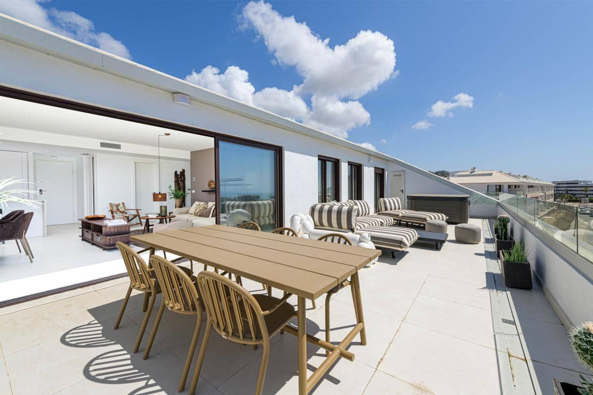 2 bedroom Apartment for sale in Fuengirola with pool garage - € 499,000 (Ref: 9942096)