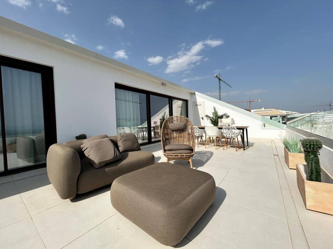 2 bedroom Apartment for sale in Fuengirola with pool garage - € 499,000 (Ref: 9942096)